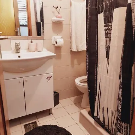 Nikos Appartement *